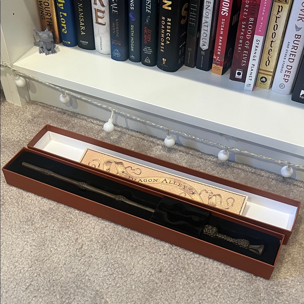 Professor Dumbledore’s Elder Wand with Box and Diagonal Alley Map/Spell Chart